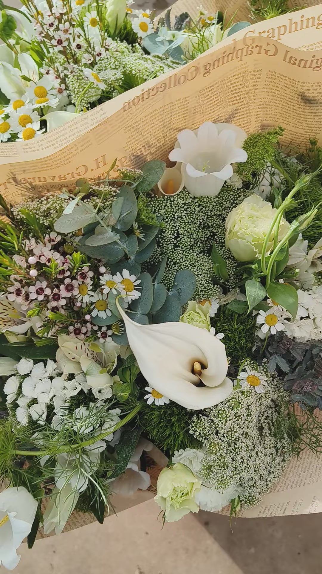 White is the new black bouquet - הזר הלבן שלנו