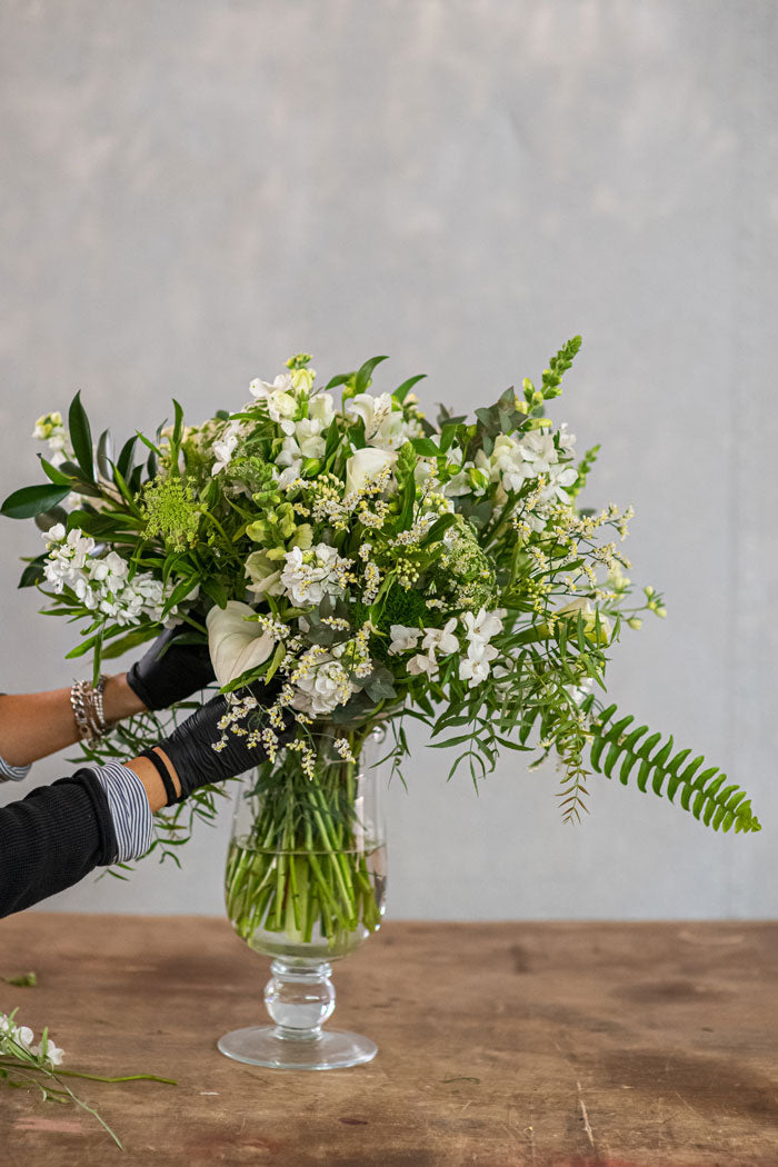 White is the new black bouquet - הזר הלבן שלנו