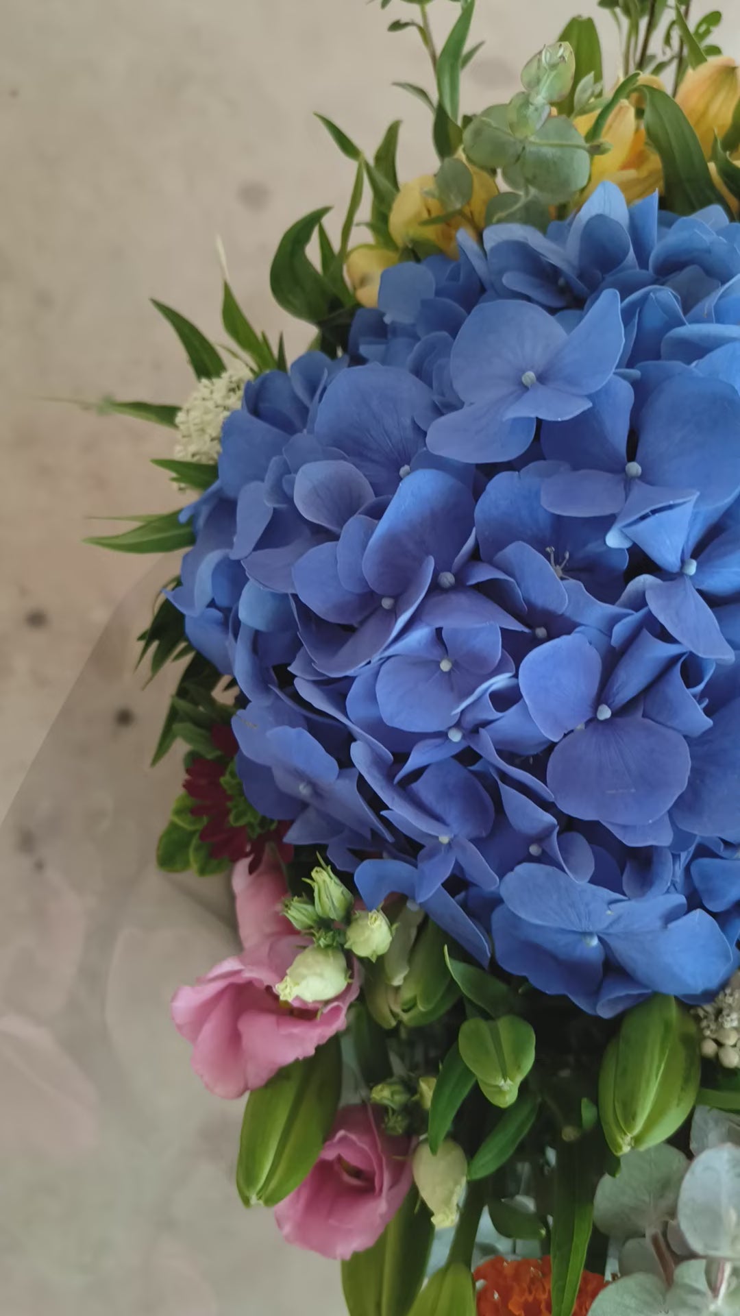 זר פלאוור גירל בשילוב הורטנזיה
